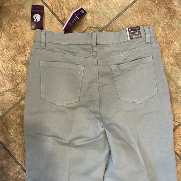 Gloria Vanderbilt Amanda Heritage fit tapered leg classic rise jeans - Picture 4 of 4